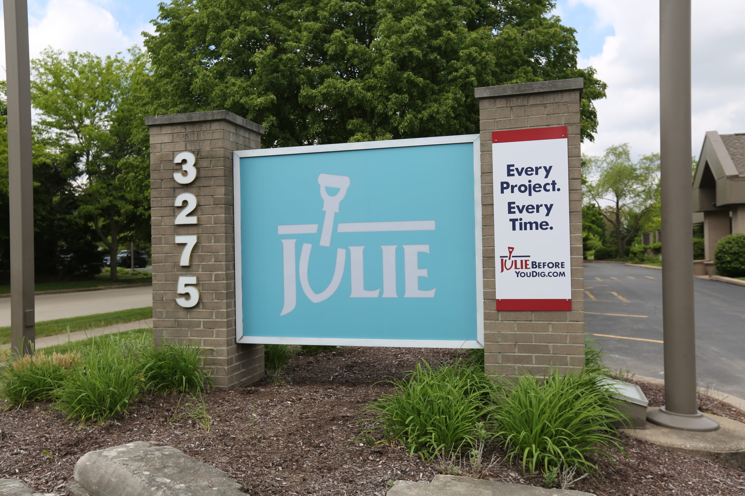 JULIE_outsidebanner2026
